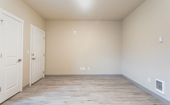 Foto del edificio - Lake Grove Apartments!