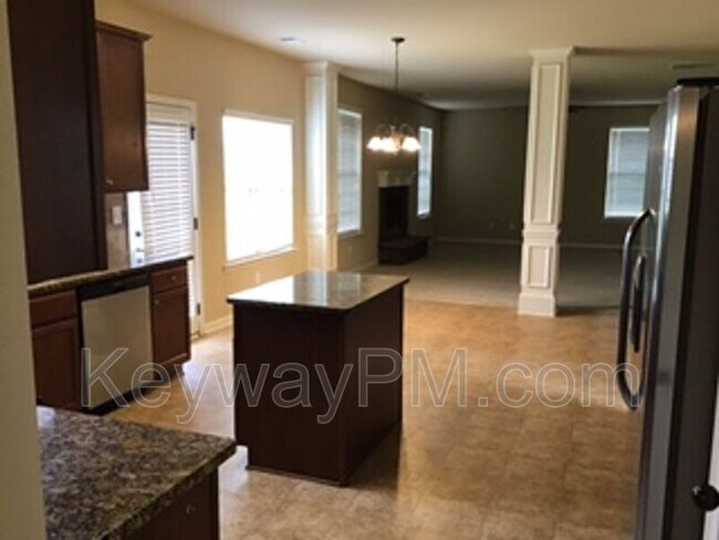 Foto del edificio - 6017 Reynolds Cir
