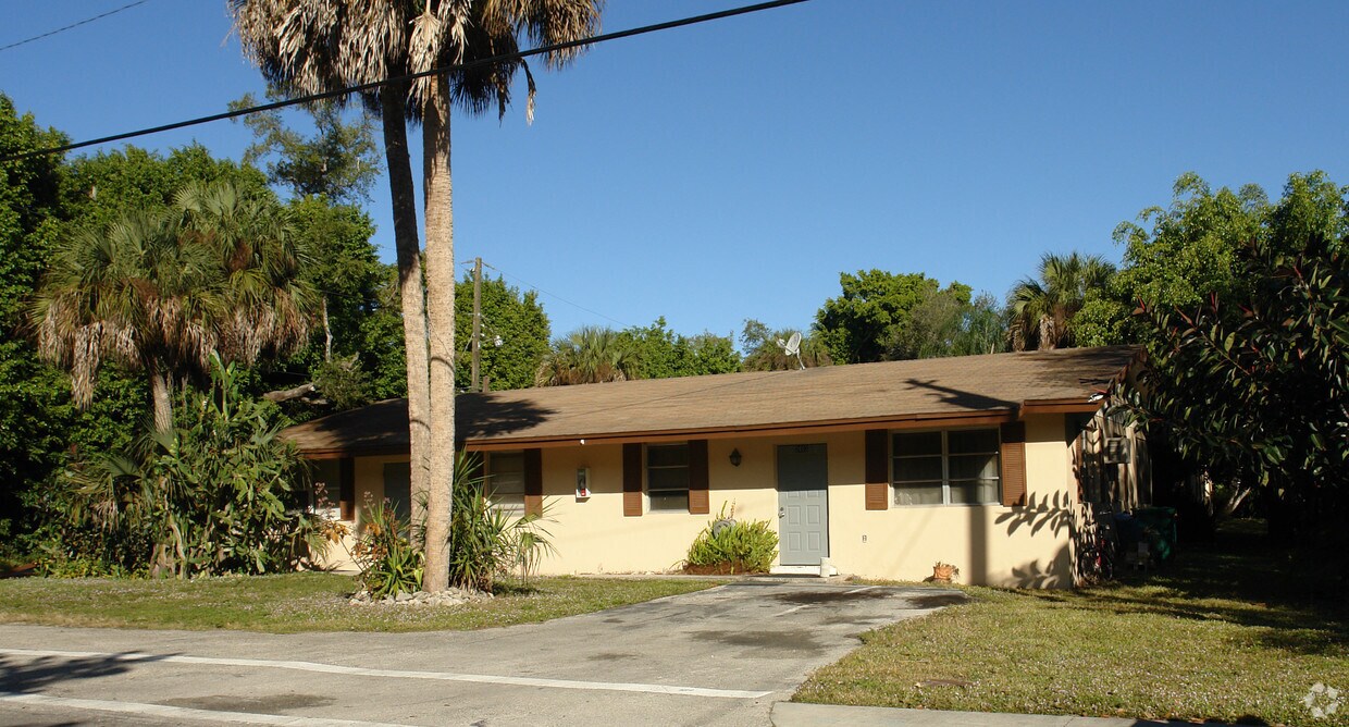 2607 Estey Ave, Naples, FL 34104 Apartments in Naples, FL