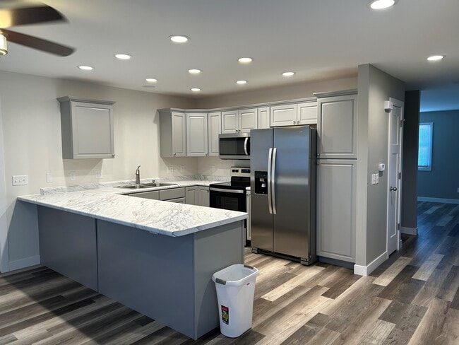 Building Photo - 2199 Sunnyslope Dr
