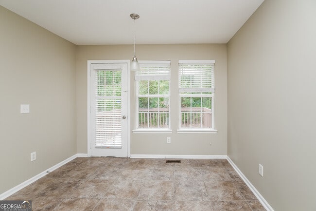 Building Photo - 3012 Edgefield Dr SW