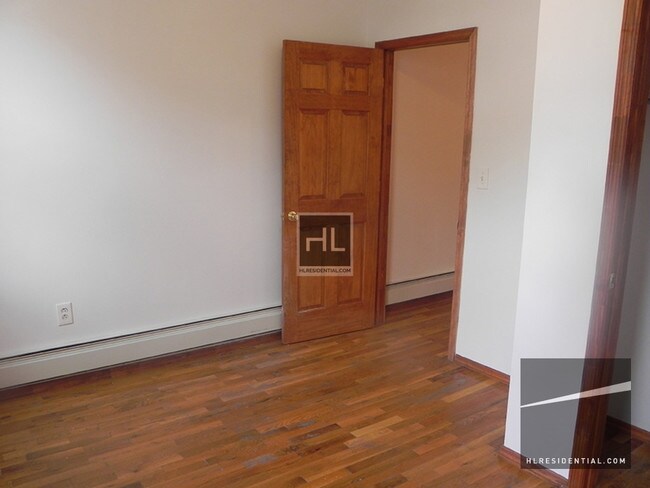 Foto del edificio - 32 Pulaski St