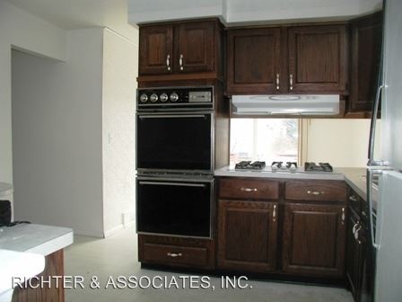 Building Photo - 1495 S Schuman St