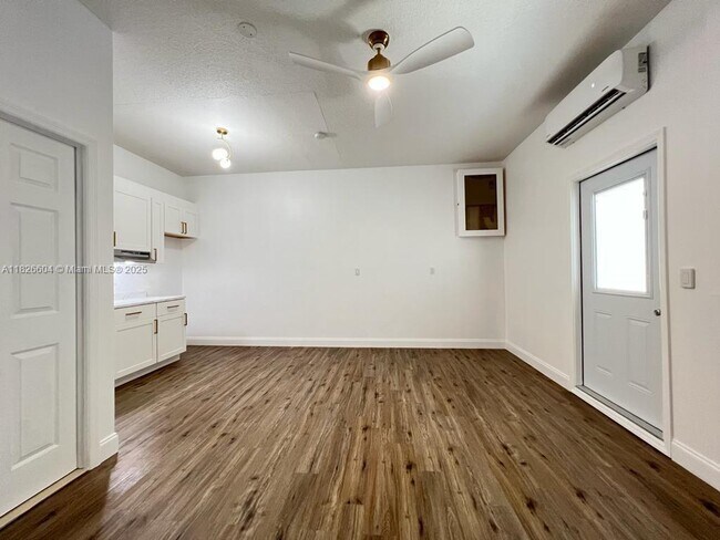 Foto del edificio - 16137 SW 68th St