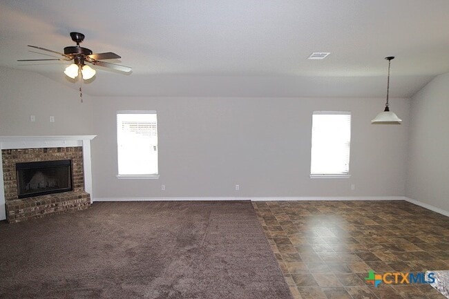 Foto del edificio - 7301 Oliver Loving Dr