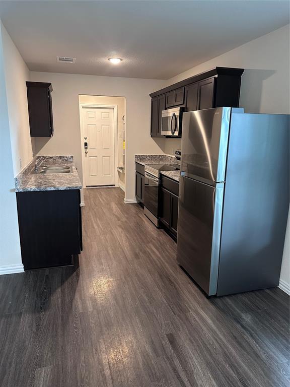 Foto del edificio - 7966 Safebuy St