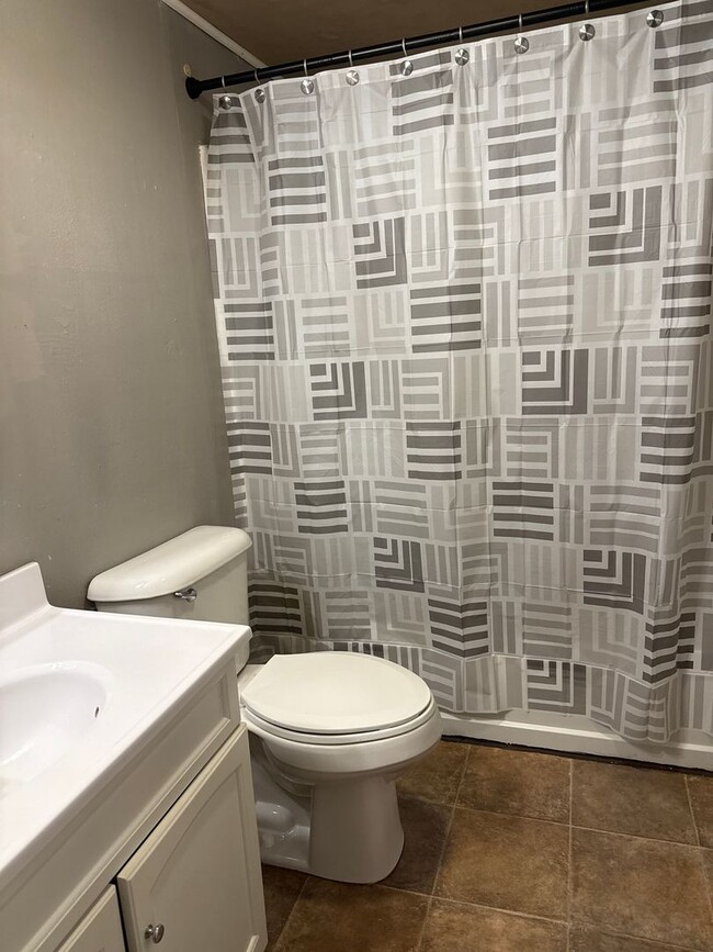 Building Photo - 26/28/30/32 Circle Drive