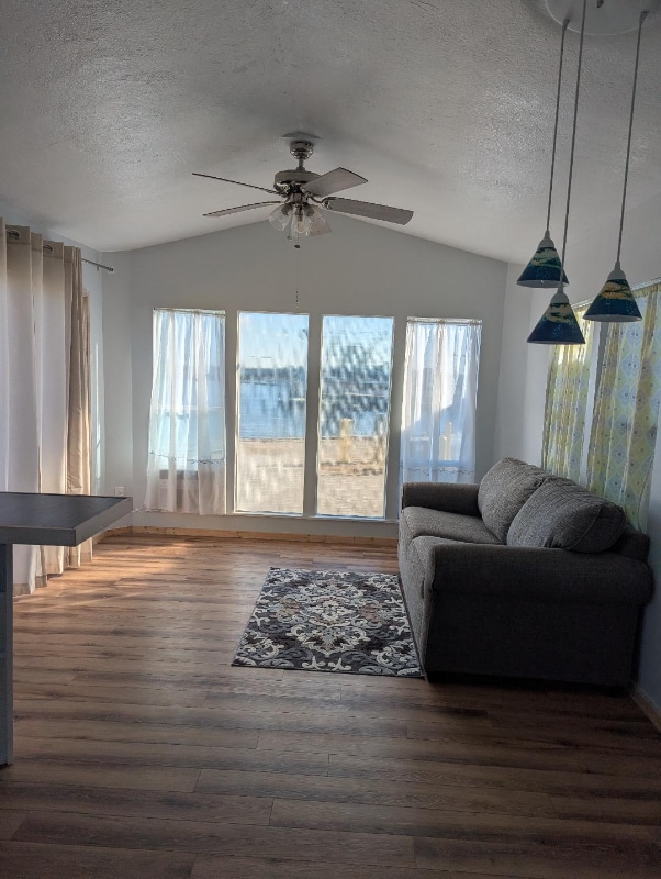 Foto del edificio - 4450 Pine Island Rd