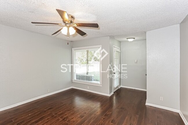 Building Photo - Charming 4 Bedroom in Cleburne!