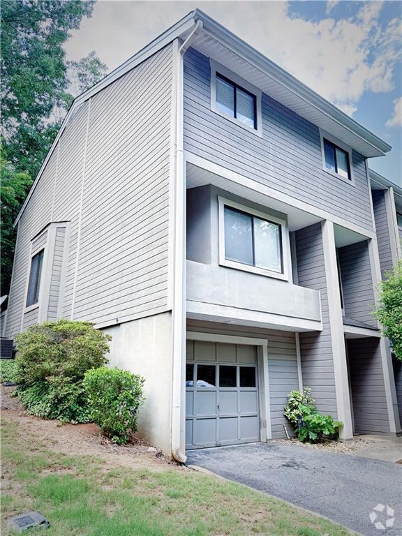 Building Photo - 2875 Torreya Way SE