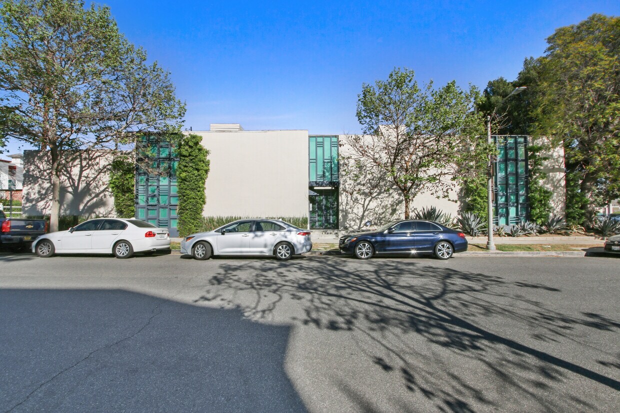 Primary Photo - 350 S McCarty Dr