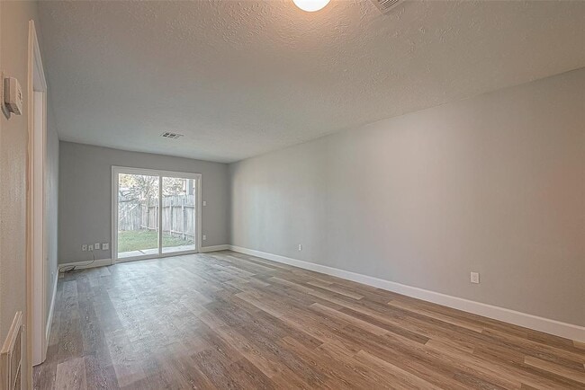 Building Photo - 5020 Ridgevan St
