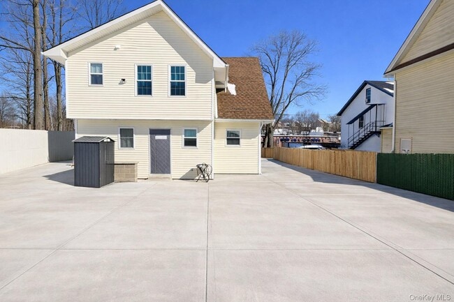 Foto del edificio - 79 Monhagen Ave