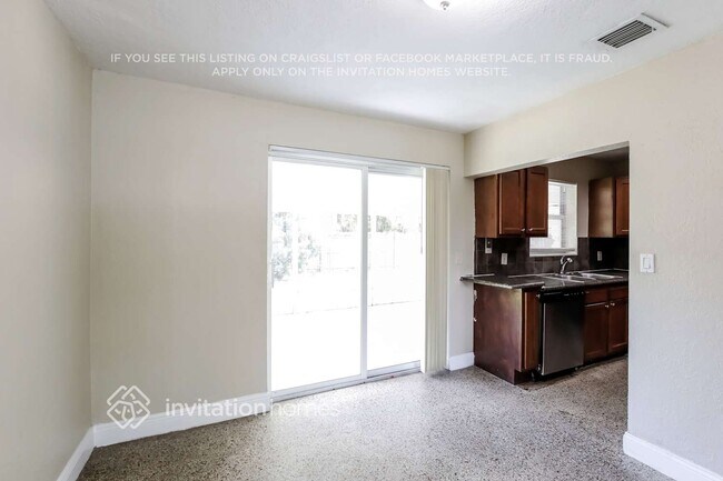Foto del edificio - 1848 SW 37th Ave