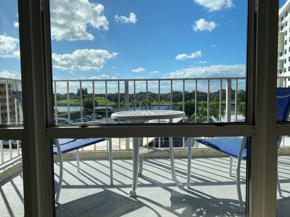 Foto del edificio - 336 Golfview Rd