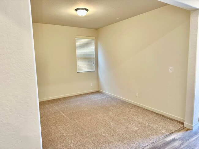 Foto del edificio - BRAND NEW 3/2 Century Home In Madera