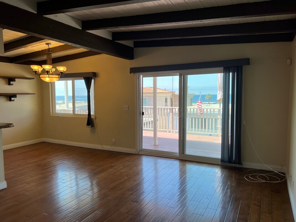 Foto principal - 1075 Monterey Blvd