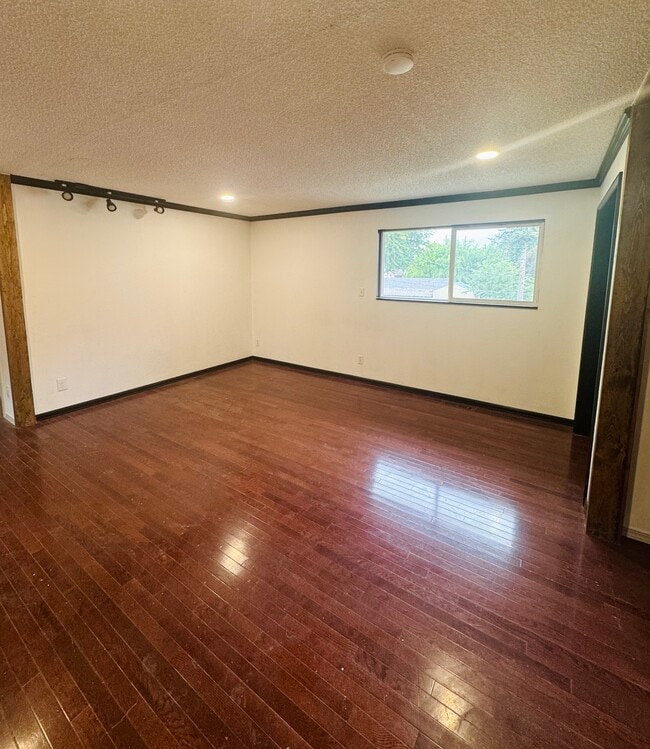 Building Photo - 905 L St