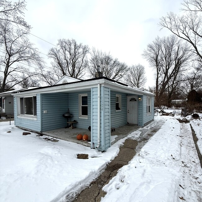 Building Photo - 1524 N Summit Ave