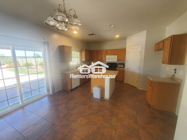 Foto del edificio - 1145 E Harold Dr