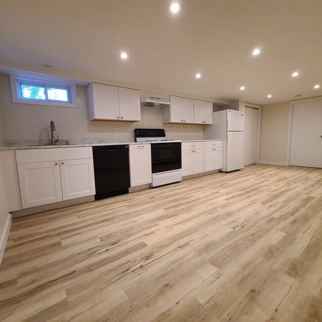 14 Fleetwood Park, Bethel, CT 06801 Condo for Rent in Bethel, CT