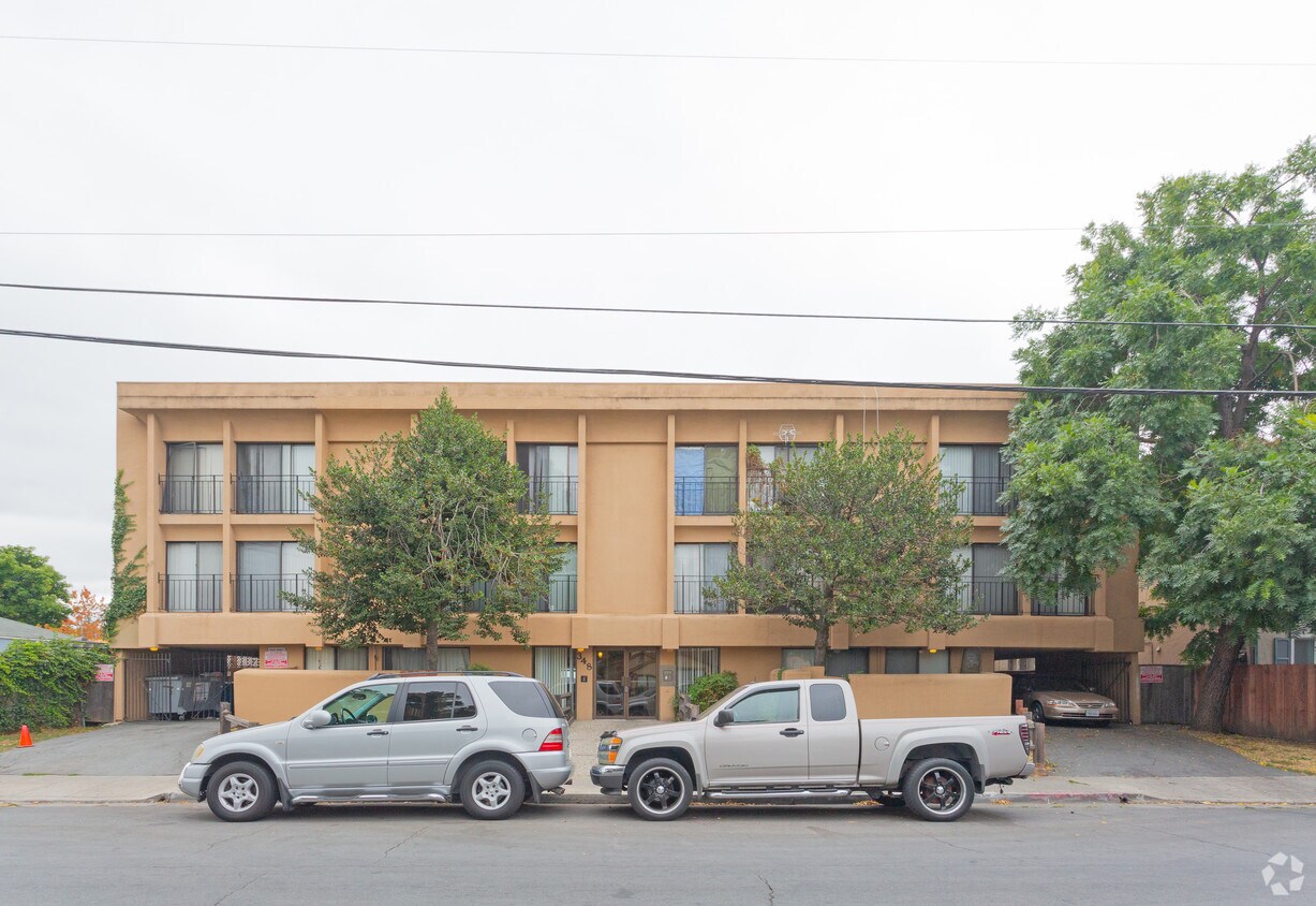 Building Photo - 348 4th Ave