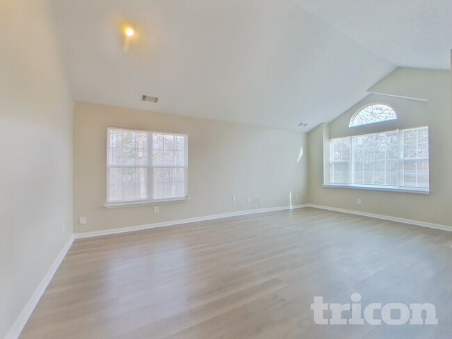 Building Photo - 4122 Autumn Lake Dr