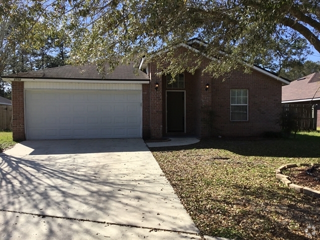 Building Photo - 2702 Fox Creek Dr E