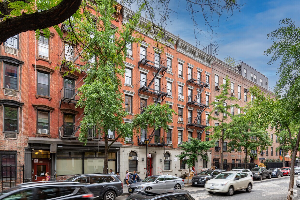 Primary Photo - 448 W 46th St