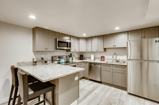 Foto del edificio - 9875 E 22nd Ave