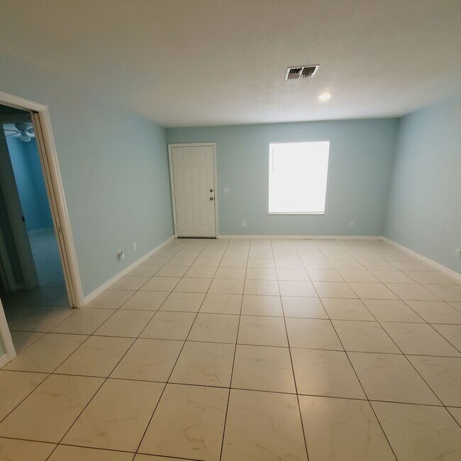 Foto del edificio - 2433/2435 Lola Avenue S