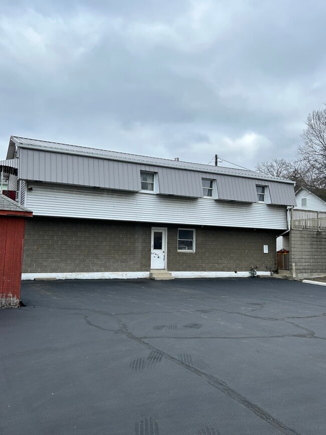 Building Photo - 253 Market St