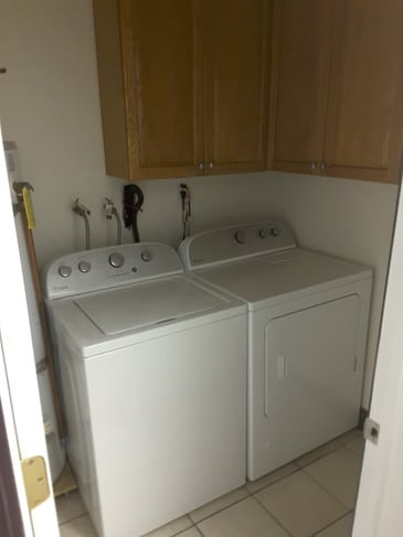 Building Photo - 335 N Mariposa Ave