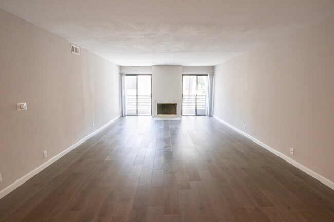 Building Photo - 2110 S Bentley Ave