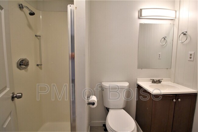 Foto del edificio - 3238 W Malad St