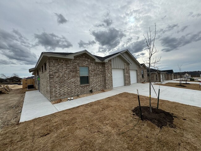 Building Photo - 5403 Rose Garden Loop