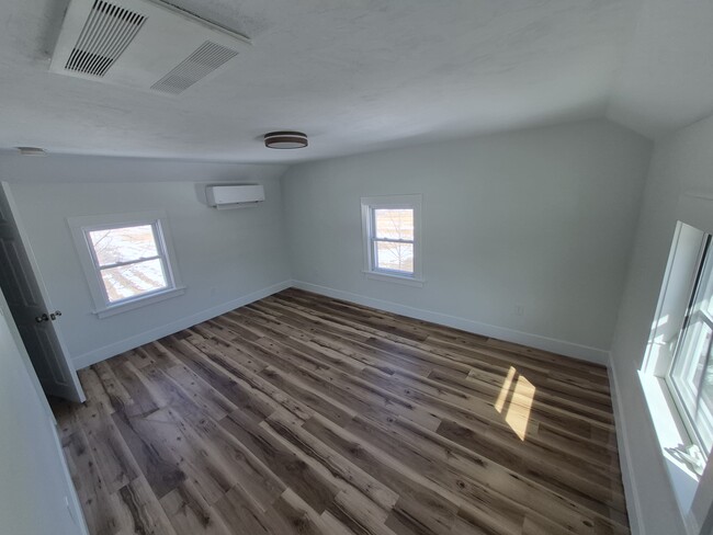 Building Photo - 13 Birch Meadow Rd