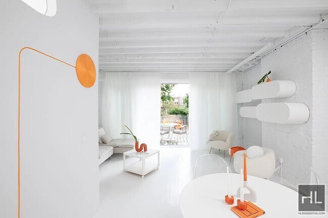 Foto del edificio - Space Age 1BR Entire Floor Fully Furnished...