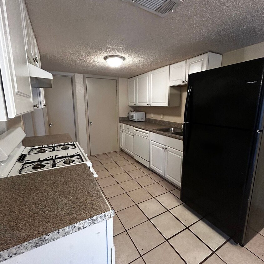 Foto principal - 7204 Creekside Dr