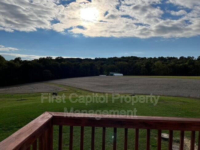 Foto del edificio - 309 Forge Hill Rd