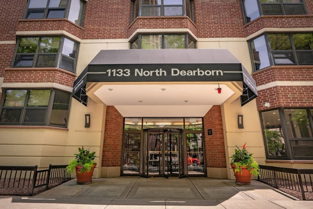 Foto principal - 1133 N Dearborn St