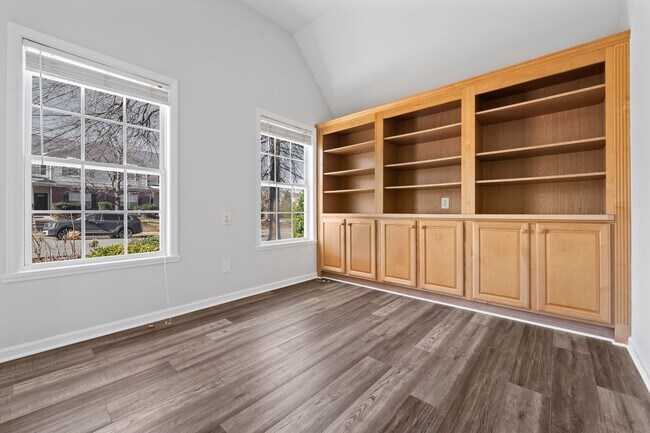 Building Photo - WOW! Spacious 3 bedroom home with home office!