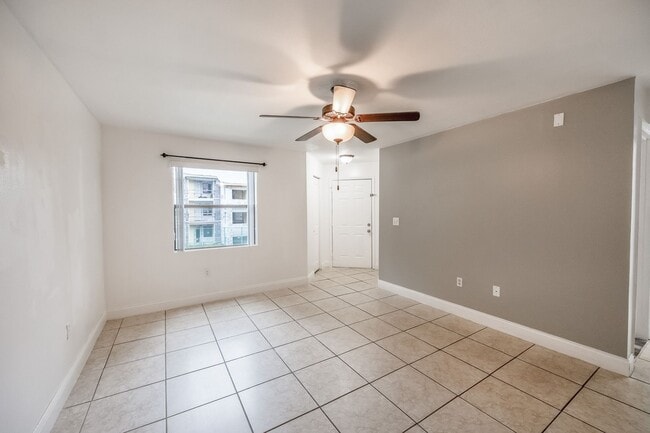 Building Photo - Beautiful 1bed / 1bath condo FOR RENT at B...