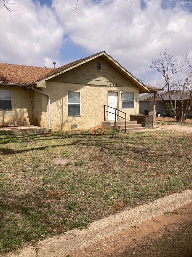 Building Photo - 500 Turner Duplex
