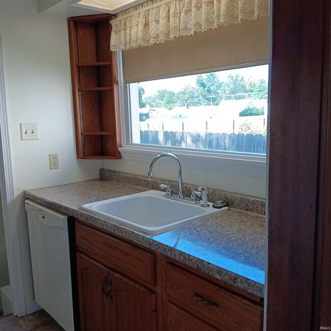 Foto del edificio - 2502 Curdes Ave