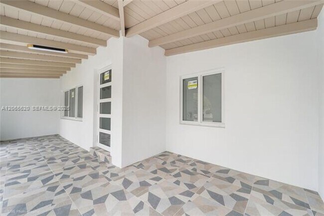 Foto del edificio - 1654 SW 18th Ave