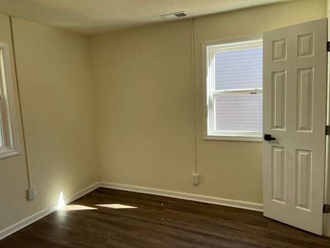 Foto del edificio - 2 Bed 1 Bath Duplex