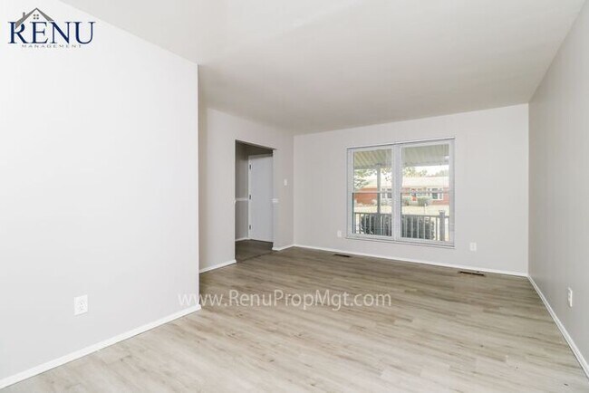 Foto del edificio - Available Now!