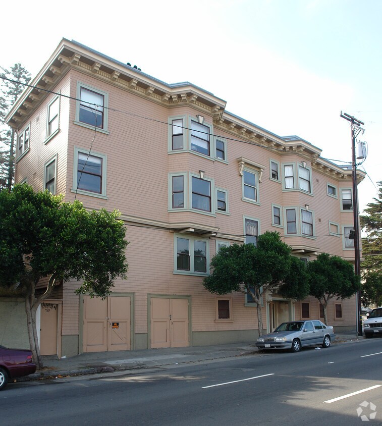 Primary Photo - 1285 Oak St