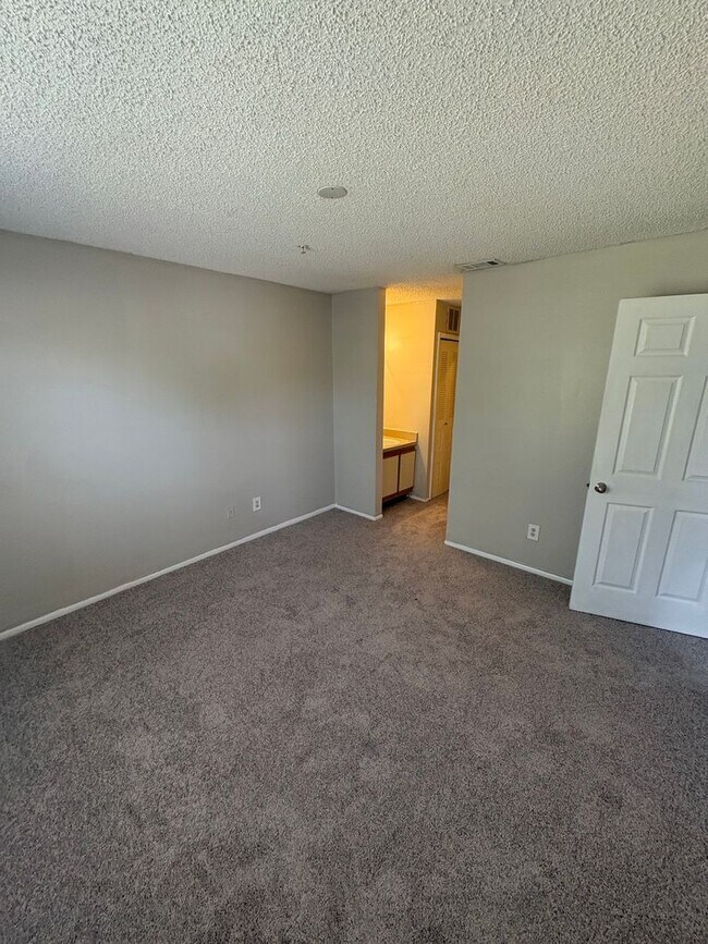 Foto del edificio - 1 bed 1 bath First Floor!!